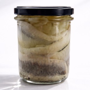  FILETY ŚLEDZIOWE  MARYNOWANE Z CEBULĄ W OLEJU – 350 ml